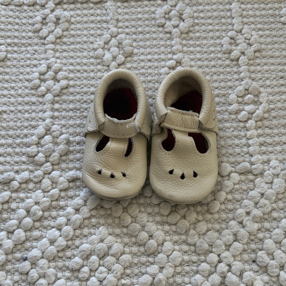 Freshly Picked Mary Jane Birch Baby Moccasins size 4